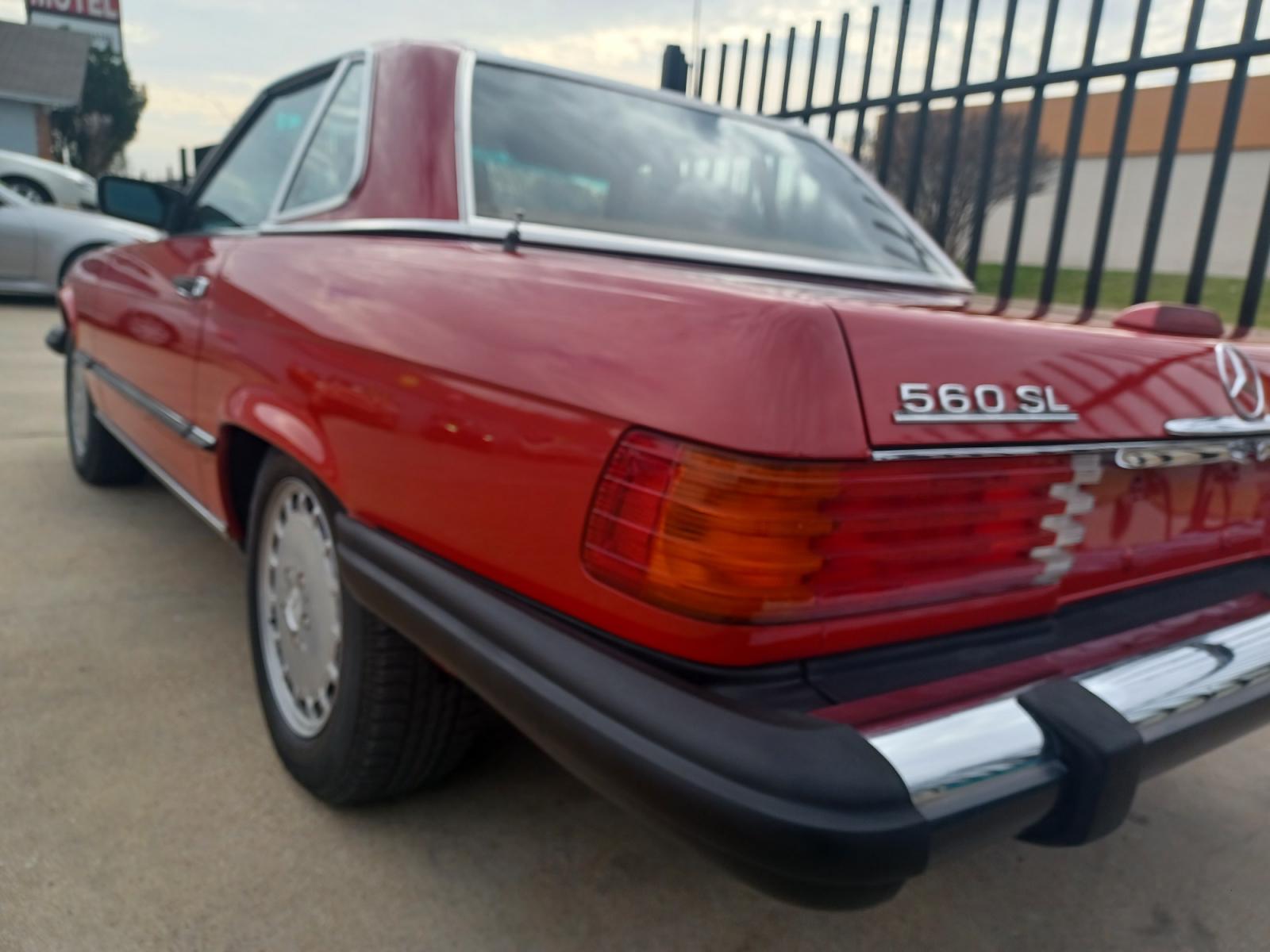 1989 RED /TAN, LEATHER Mercedes-Benz 560 SL coupe (WDBBA48D2KA) with an 5.6L V8 SOHC 16V engine, 4-Speed Automatic transmission, located at 2001 E. Lancaster, Ft. Worth, 76103, (817) 336-7000, 32.746181, -97.301018 - Photo #7